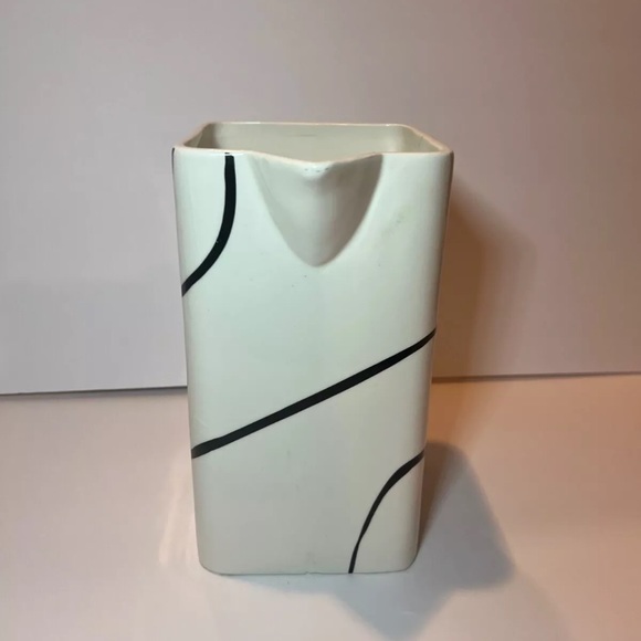 Corelle Coordinates - Simple Lines 80 oz Pitcher RARE like new - Picture 3 of 6